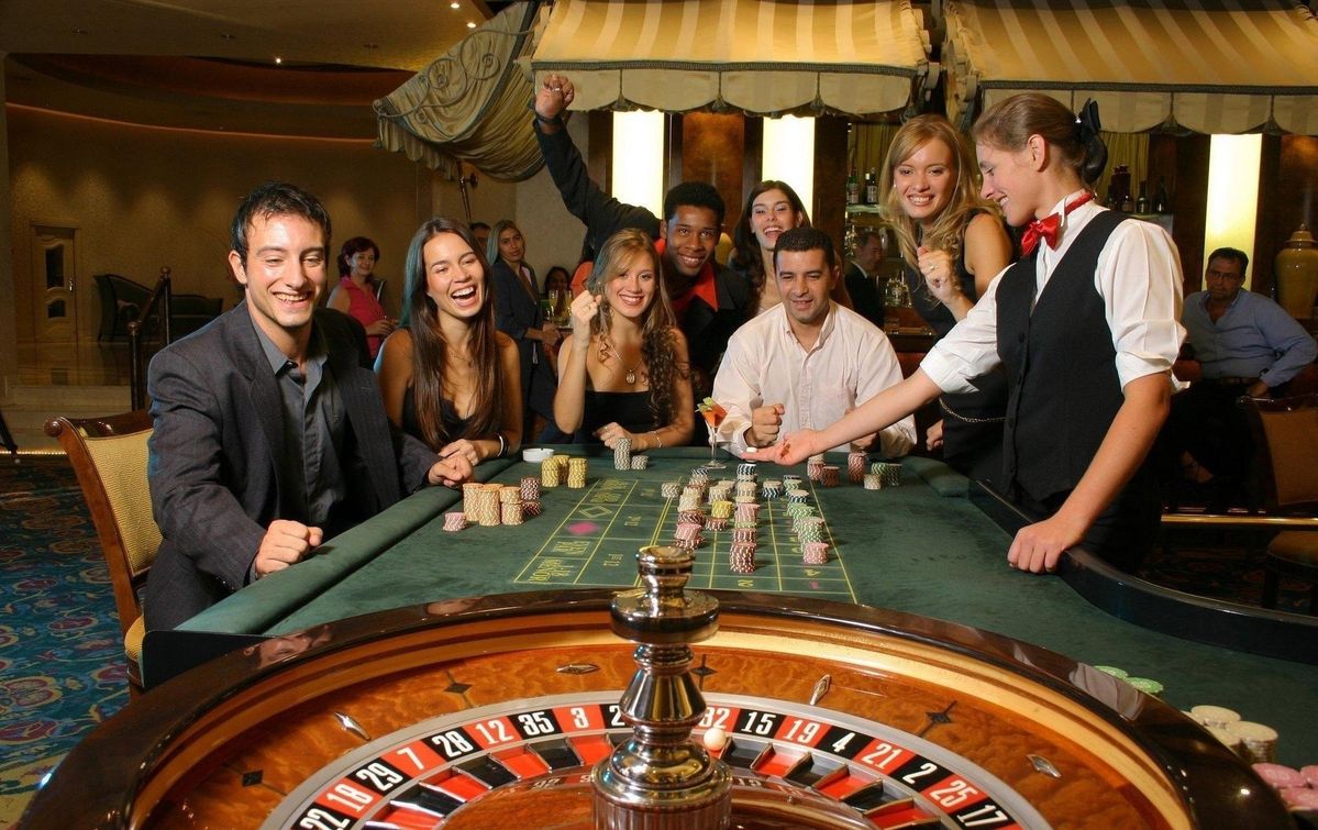 LuckyLand Slots APK Live Casino
